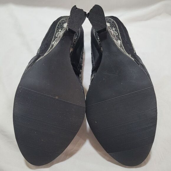 Qupid Elegant Black and Silver Embroidered Wedge Shoes - Picture 2 of 12